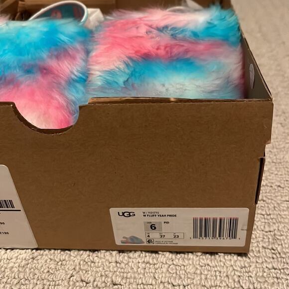 ugg rainbow fluffy slippers - Picture 2 of 4